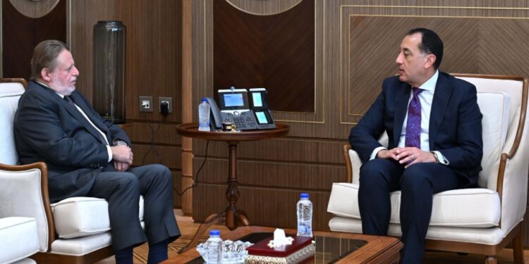 تفاصيل اجتماع رئيس الوزراء مع محافظ البنك المركزي المصري