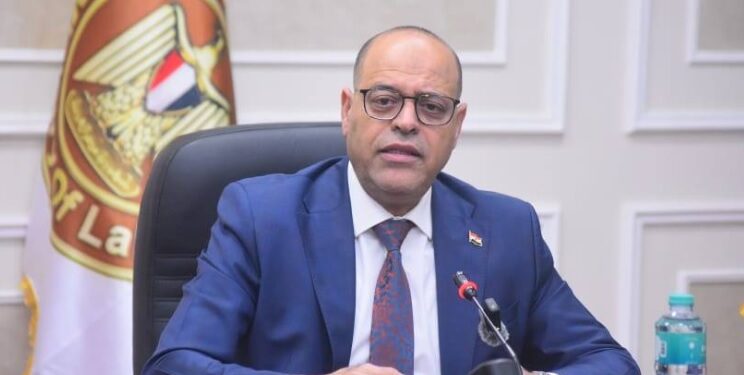 وزير العمل يصدر قرارًا وزاريًا بشأن تحديد الإجازات الدينية للإخوة المسيحيين