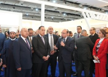 رئيس مجلس الوزراء يتفقد جناح هيئة الرقابة المالية بمعرض القاهرة الدولي للكتاب