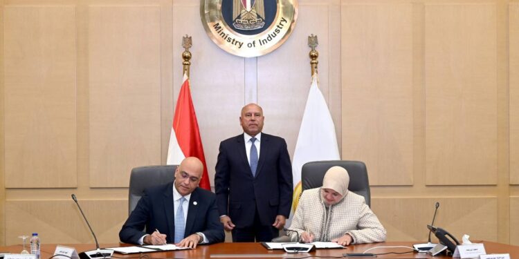 توقيع مذكرة تفاهم بين وزارة الصناعة وجهاز المشروعات لتعظيم دور المشروعات الصغيرة في التنمية الصناعية