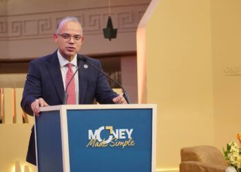 رئيس الرقابة المالية يؤكد أهمية الثقافة المالية لتعزيز الاستثمار الرشيد وحماية المواطنين