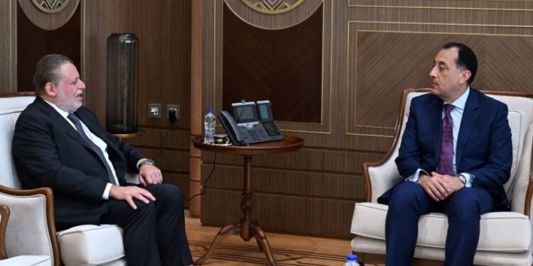 تفاصيل اجتماع رئيس الوزراء مع محافظ البنك المركزي المصري