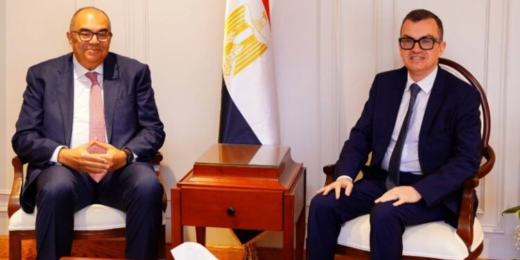 وزير التخطيط يبحث مع المبعوث الأممي لتمويل التنمية آليات توسيع أدوات التمويل المبتكر