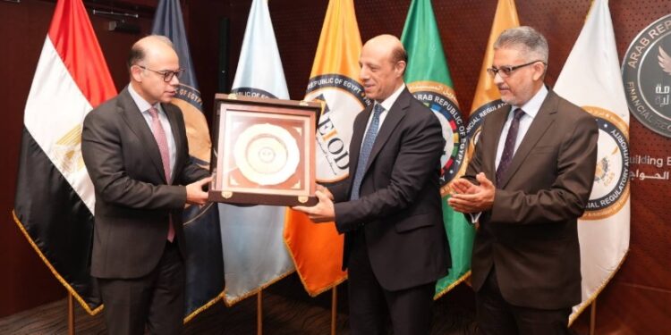 الرقابة المالية تُكرّم الدكتور محمد فريد تقديرًا لفترة رئاسته للهيئة قبل توليه حقيبة الاستثمار