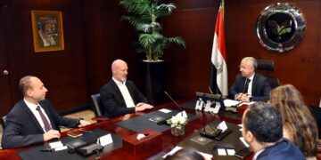 هيئة الاستثمار تبحث مع بنك HSBC خطط الترويج الخارجي للاستثمار في مصر