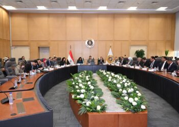 وزراء الصناعة والتنمية المحلية والبيئة والزراعة والتخطيط يبحثون خطة تنفيذ مشروع القرى المنتجة 