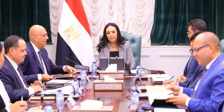 وزارة التضامن تبحث مع جهاز المشروعات آليات تفعيل الاستراتيجية الوطنية للحرف اليدوية