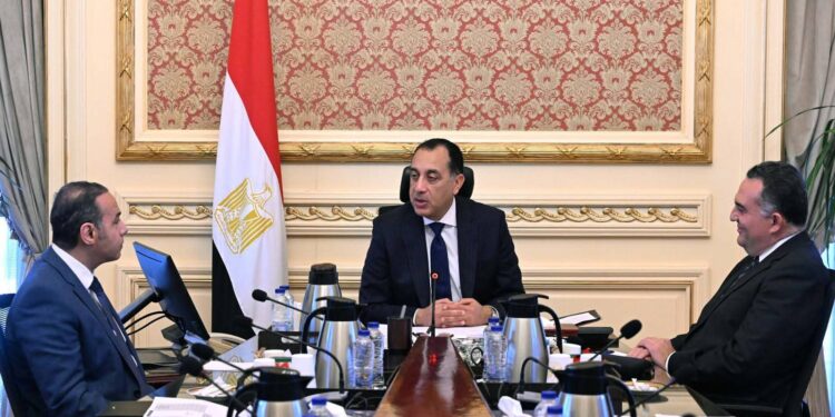 تفاصيل اجتماع رئيس الوزراء برئيسي هيئة الرقابة المالية والبورصة المصرية
