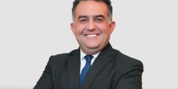 كل ما نعرفه عن عمر رضوان الرئيس الجديد للبورصة للمصرية