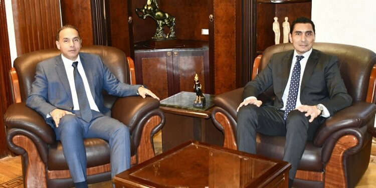وزير الشباب والرياضة يبحث مع رئيس الرقابة المالية تعزيز أطر التعاون المشترك