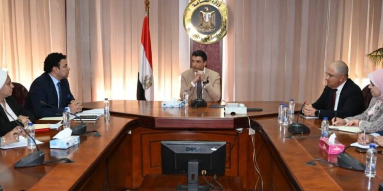 وزير الصناعة : نستهدف تنمية التجمعات التراثية والحرفية المنتشرة في كافة محافظات مصر