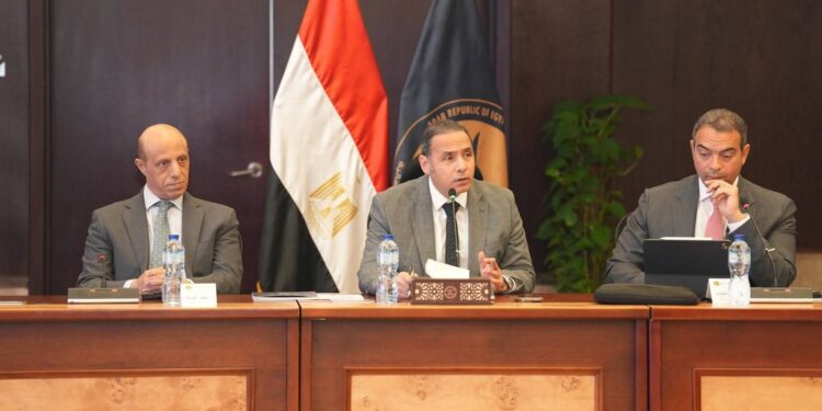 رئيس الرقابة المالية يبحث مقترحات تعزيز جاذبية السوق مع جمعية الاستثمار المباشر ورأس المال المخاطر