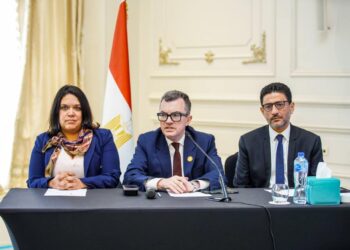 بحضور ممثلوا البنك المركزي واتحاد البنوك ومؤسسات دولية.. وزير التخطيط يترأس اجتماعاً موسعاً لحشد التمويل المحلي لمشروعات البنية التحتية