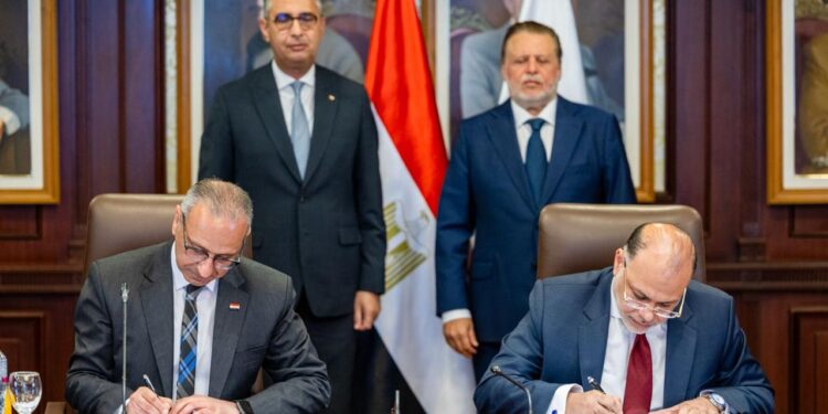 بروتوكول تعاون مشترك يتيح للقطاع المصرفي الاستعلام الإلكتروني المجمع عن بيانات منظومة السجل التجاري