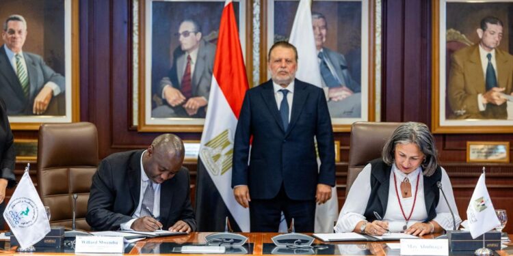 محافظ المركزي يشهد توقيع مذكرة تفاهم مع مفوضية الكوميسا للمنافسة والمستهلك لتعزيز التعاون في مجال حماية المنافسة على المستوى الإقليمي 