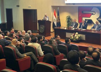 رئيس هيئة الرقابة المالية يبحث معايير تنظيم إعادة التأمين مع ممثلي الشركات
