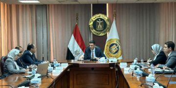 وزير الصناعة : دراسة حصر الأصول الحكومية غير المستغلة والمصانع المغلقة بالصعيد الصالحة لإقامة صناعات بها وإقامة مجمعات صناعية
