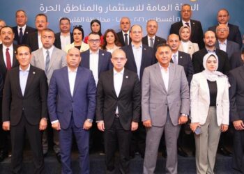 وزيرا «الاستثمار والتجارة الخارجية» و«العمل» و«محافظ القليوبية» يفتتحون مركز خدمات المستثمرين بالمنطقة الاستثمارية في بنها