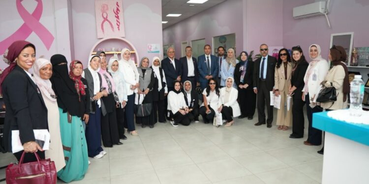 رئيس الهيئة العامة للرقابة المالية يزور مؤسسة بهية لدعم محاربات السرطان