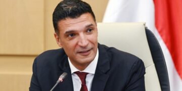 وزير الصناعة يصدر قراراً بتعديل ضوابط حظر التصرف وتغيير النشاط ومنح المهل للمشروعات الصناعية المتعثرة (التفاصيل الكاملة )