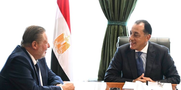 تفاصيل لقاء رئيس مجلس الوزراء مع محافظ البنك المركزي المصري