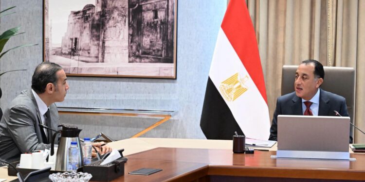 رئيس الوزراء يؤكد على أهمية الدور الذي يلعبه القطاع المالي غير المصرفي في الاقتصاد الوطني خاصة مع تنامي أعداد المواطنين المستفيدين من أنشطته المختلفة