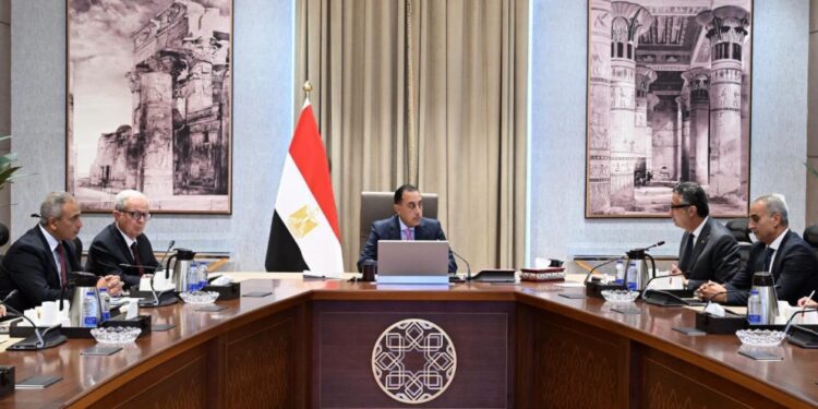 الحكومة تُطلق مبادرة لتخفيض الأسعار يتم تنفيذها من خلال 284 منفذا وتشمل خفض أسعار 12 سلعة