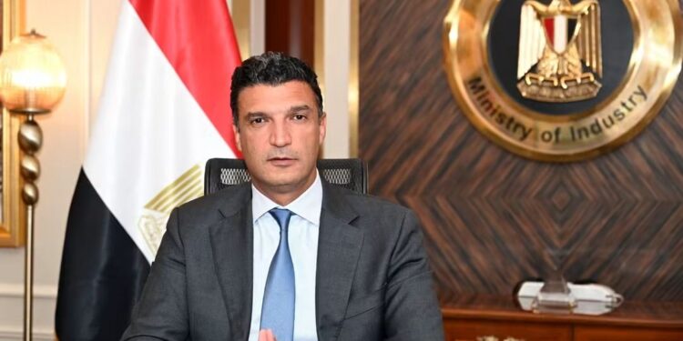 وزارة الصناعة تدعو المصانع المتعثرة للاستفادة من خدمات صندوق إعادة هيكلة المصانع المتعثرة من خلال الدخول على منظومة دعم المصنعين