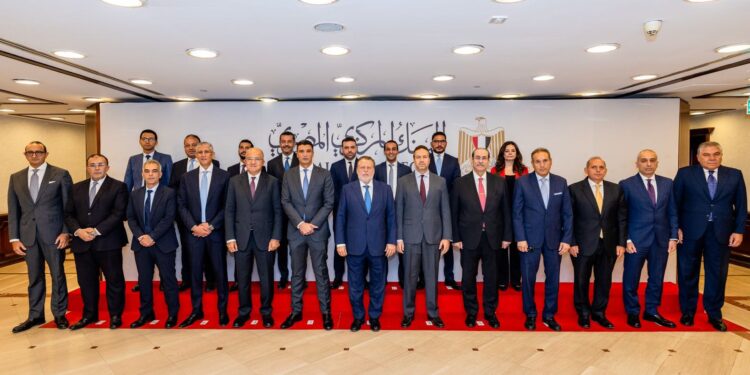 محافظ البنك المركزي المصري ووزير الصناعة يطلقان صندوق إعادة هيكلة المصانع المتعثرة برأسمال مليار جنيه